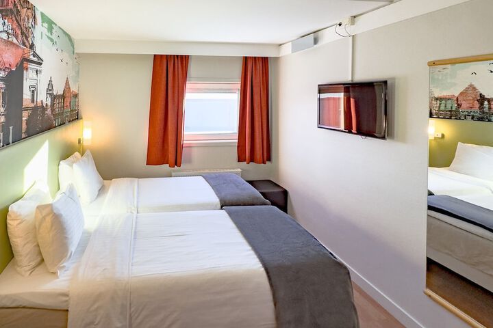 Room 16 of 45