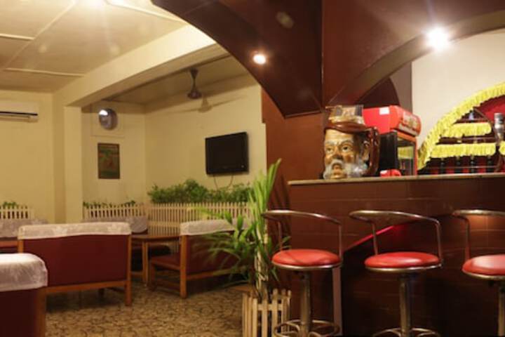 Lounge 19 of 25