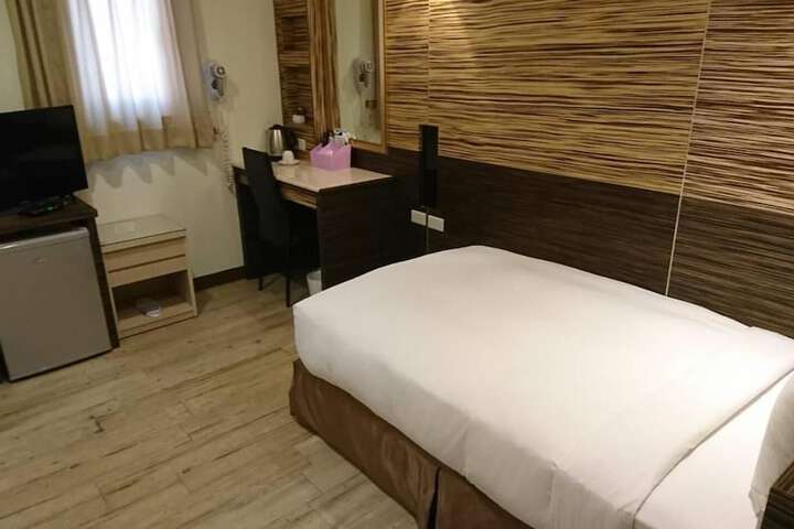 Room 17 of 41