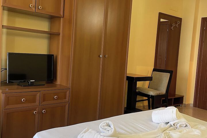 Room 10 of 31