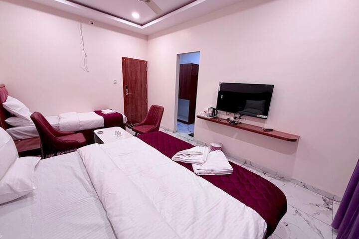 Room 8 of 11