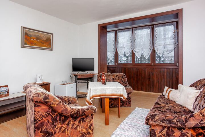 Room 9 of 37