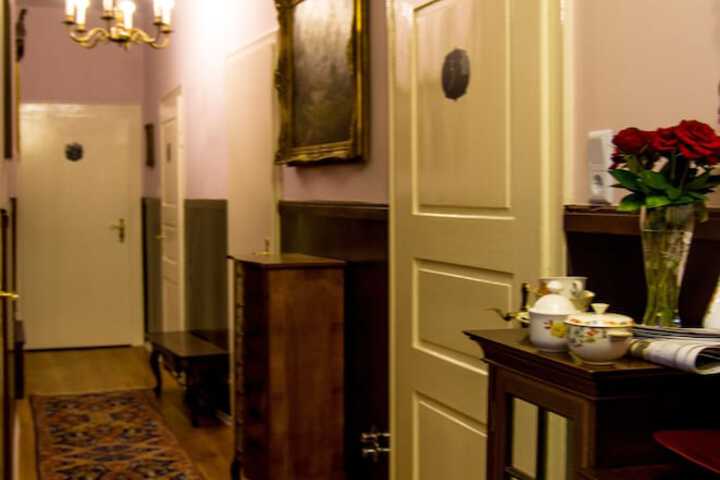 Ballroom/Hall 33 of 38