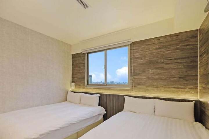 Room 15 of 19