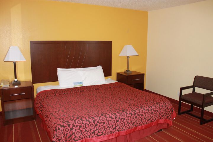 1 King Bed (3 of 12)