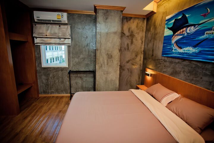 Room 11 of 40