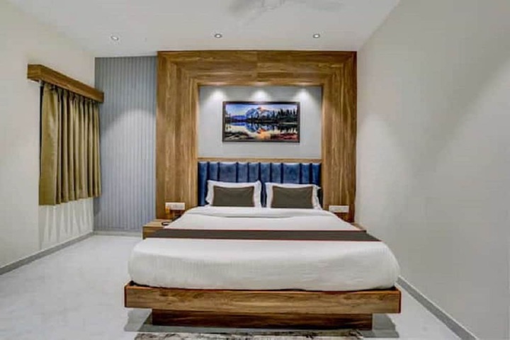 Room 3 of 7