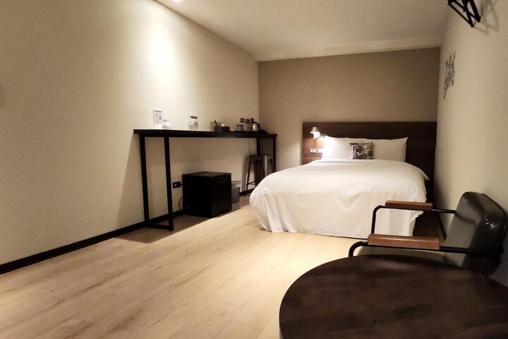 Room 16 of 32