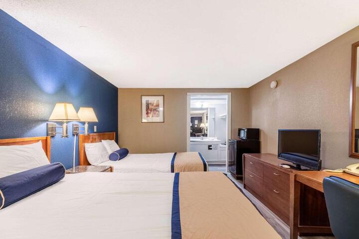 2 Double Beds (3 of 5)