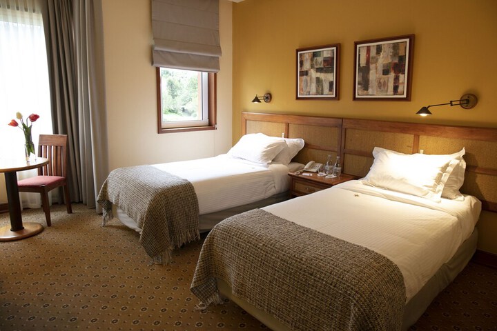 Room 8 of 94