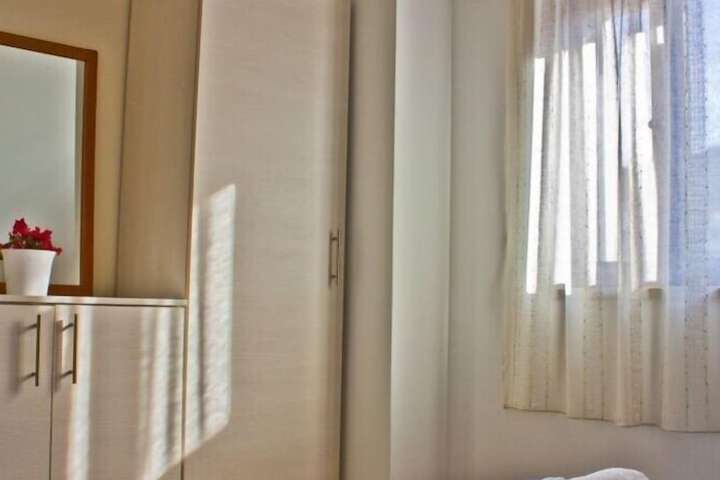 Room 15 of 102