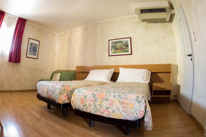Room 13 of 49