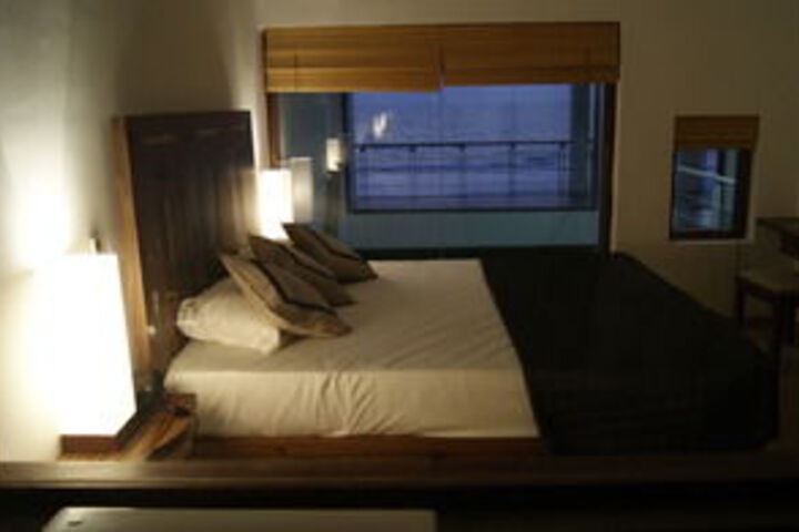 Room 9 of 17