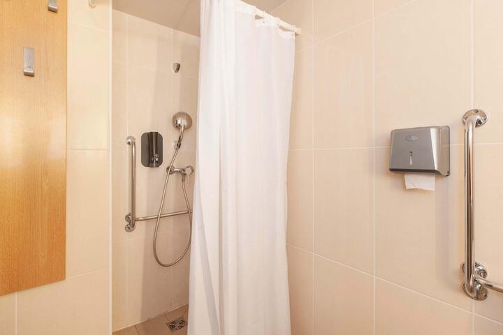 Room 10 of 26