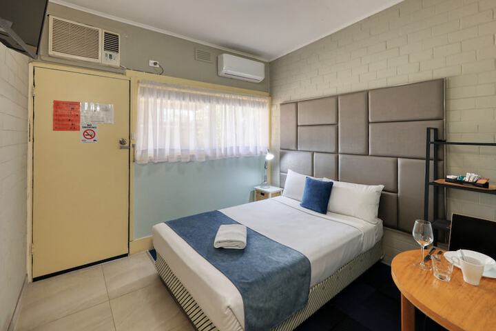 Room 4 of 35