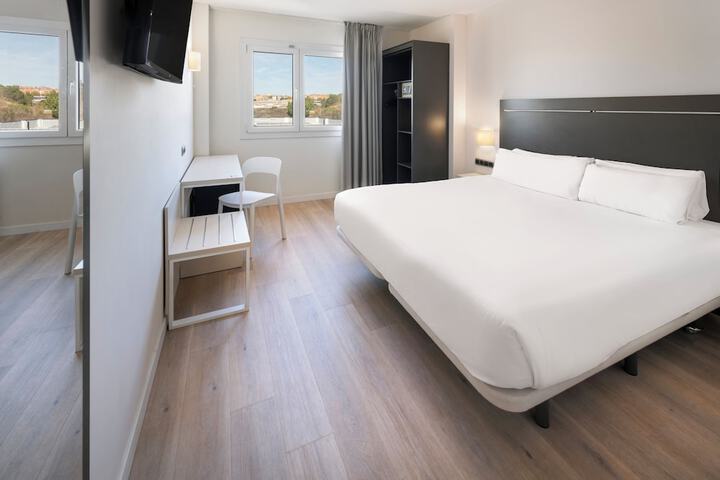 Room 8 of 35