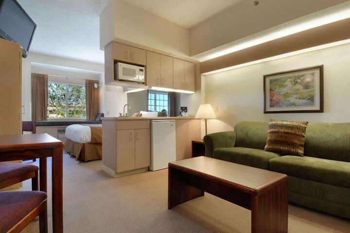 1 Queen Bed (11 of 12)