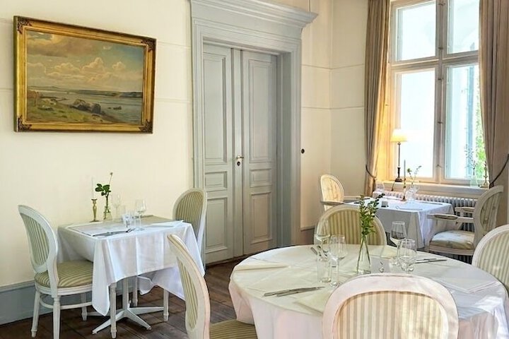 Dining 59 of 77
