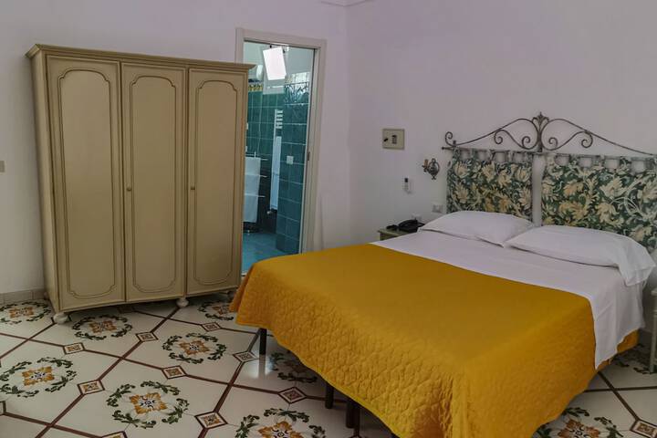 Room 12 of 37
