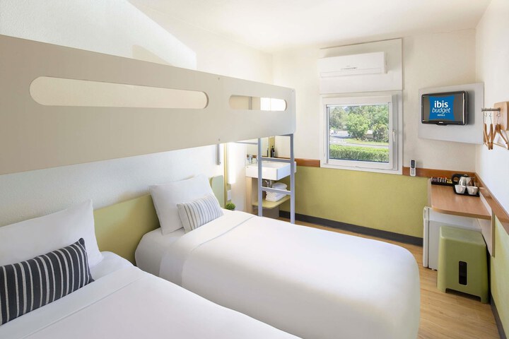 Room 15 of 34