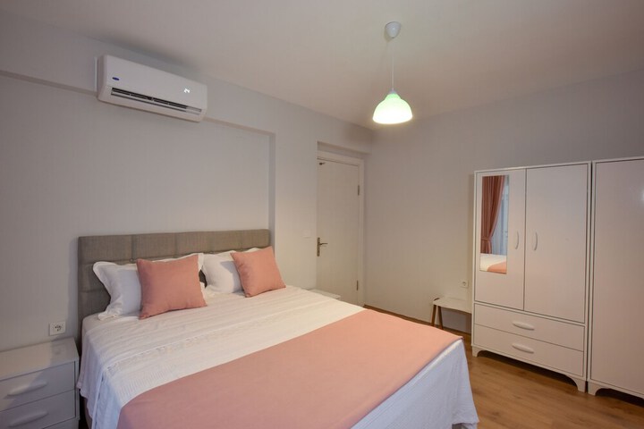 Room 6 of 20