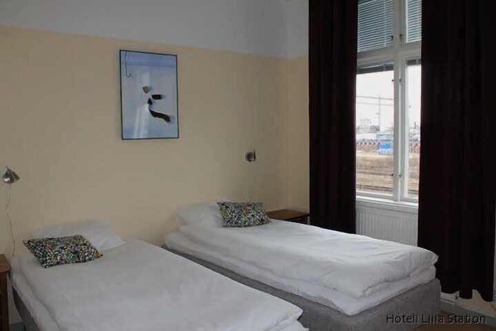Room 10 of 32