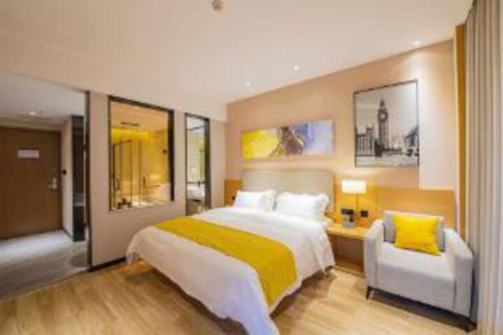 Room 8 of 10