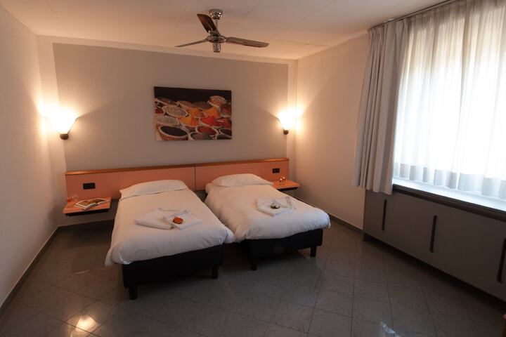 Room 12 of 71