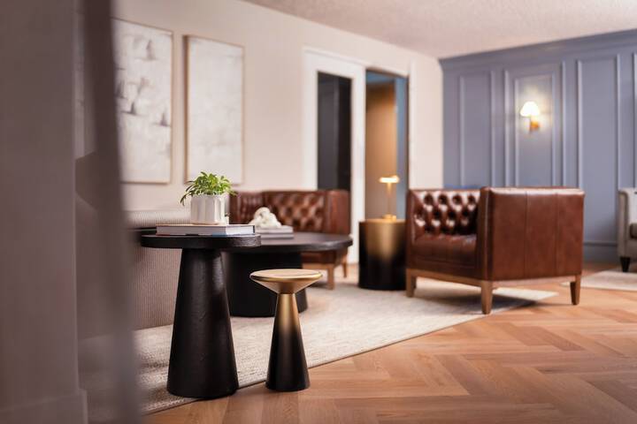 Lounge 29 of 31