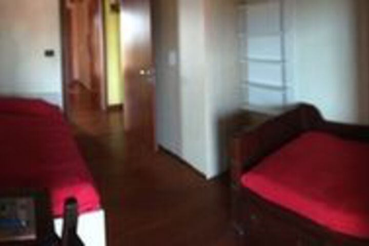 Room 142 of 499