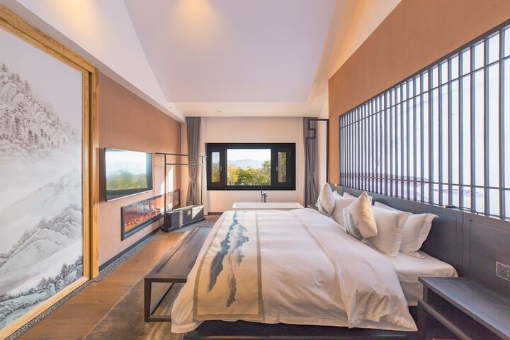 Room 32 of 80