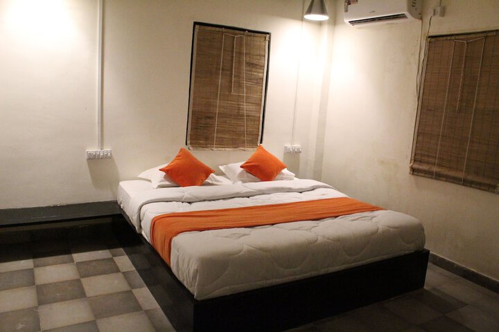 Room 2 of 44
