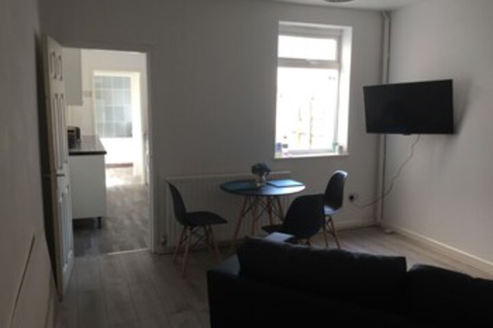 Room 6 of 18