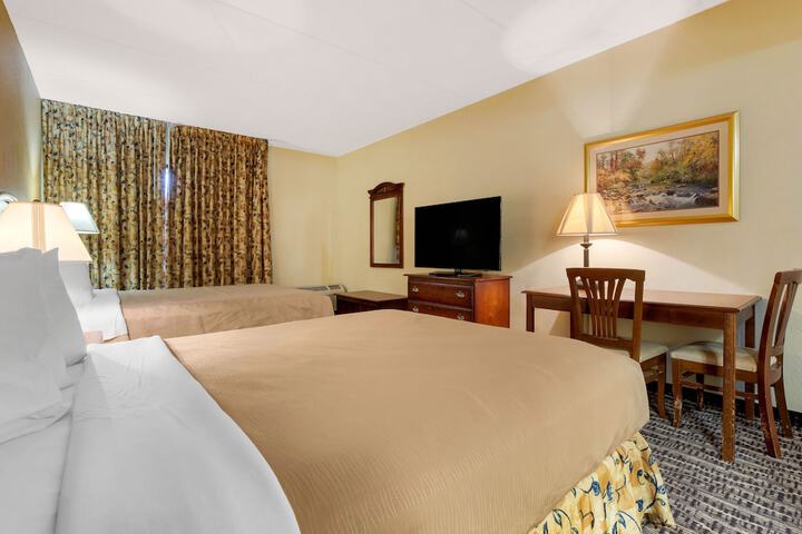 2 Queen Beds (7 of 7)
