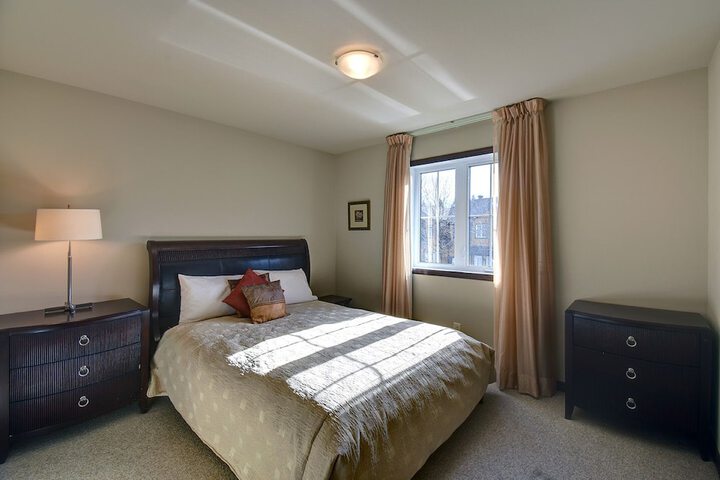 Room 4 of 142