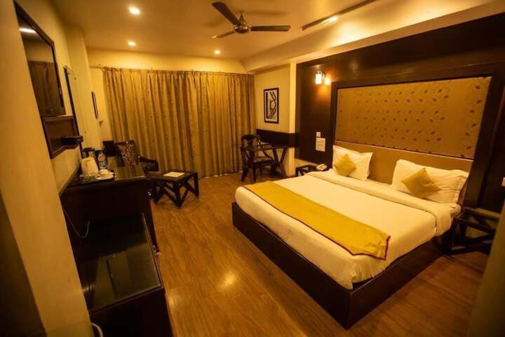 Room 14 of 66