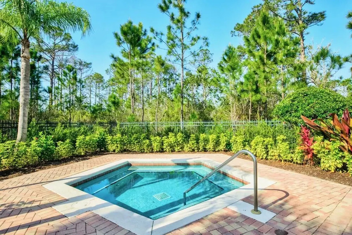 Pool 10 of 16