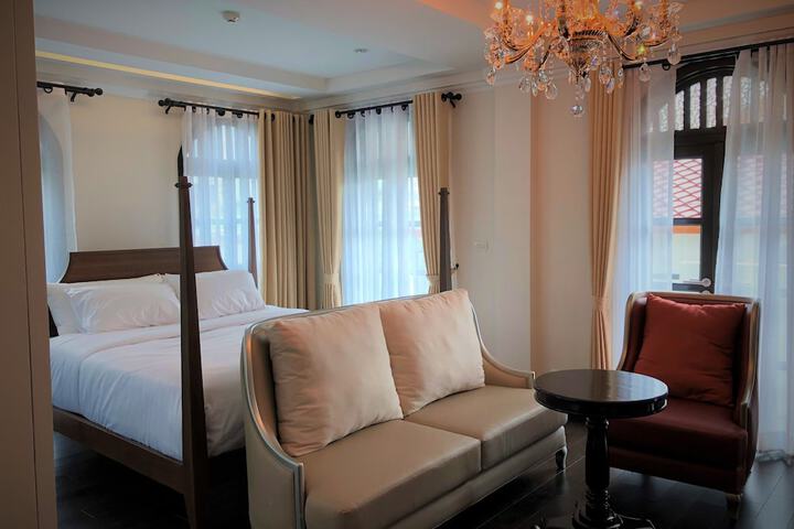 Room 3 of 89