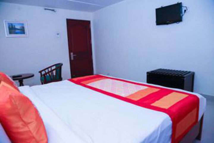 Room 7 of 18