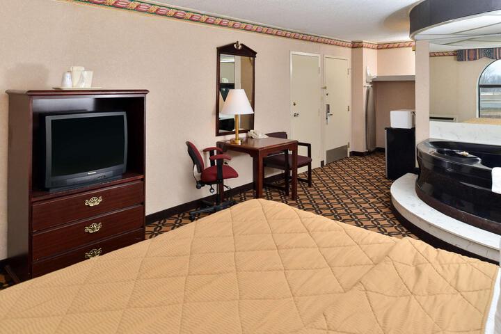 2 Queen Beds (8 of 14)