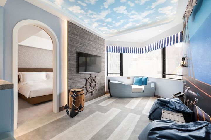 Room 32 of 60