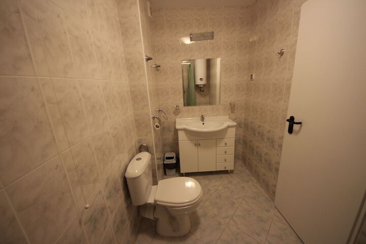 Room 116 of 177