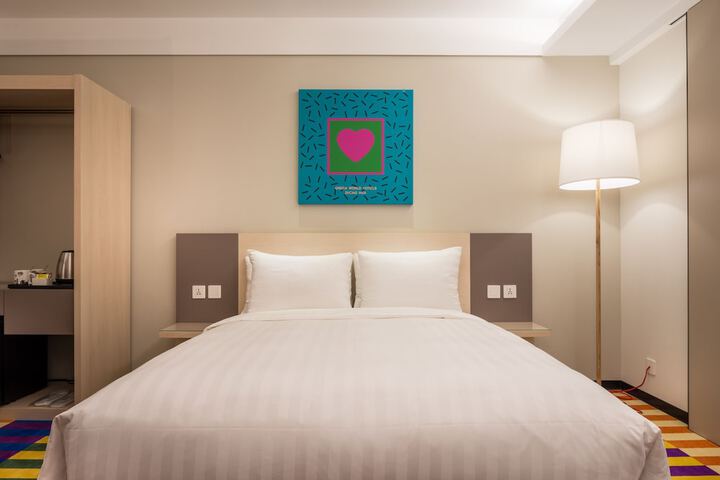 Room 14 of 171