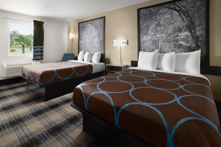 2 Queen Beds (3 of 5)