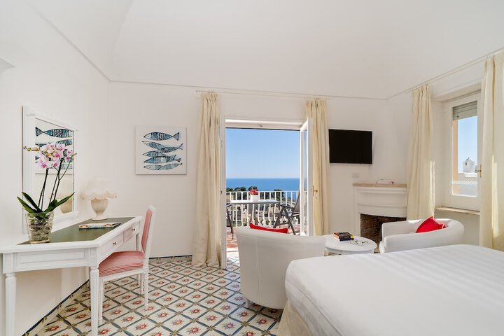 Room 8 of 98