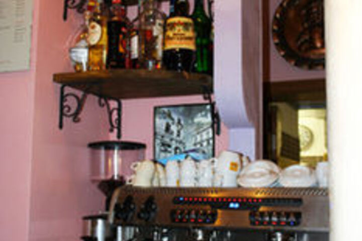 Lounge 24 of 51
