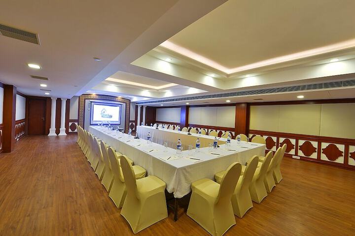 Ballroom/Hall 43 of 73