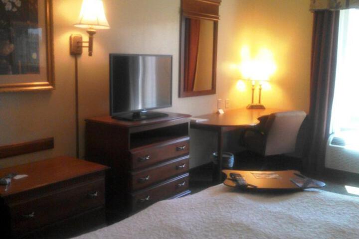1 King Bed (5 of 8)