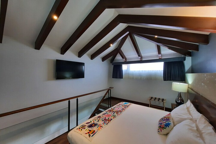 Room 23 of 103