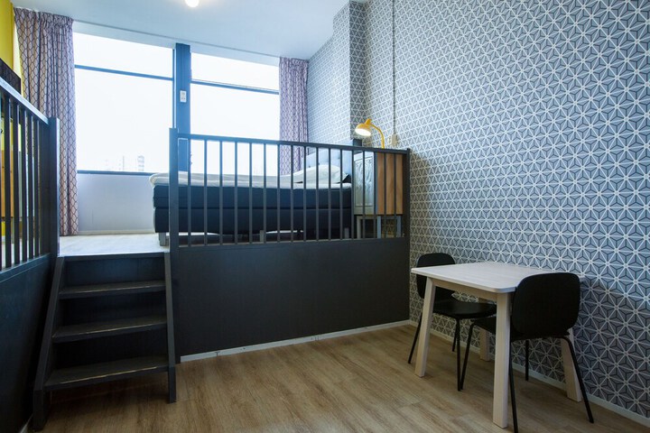 Room 28 of 53
